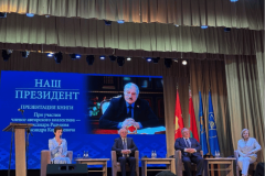 Коллектив-ОАО-Автобусный-парк-г.-Гродно-посетил-презентацию-издания-Наш-президент2-2
