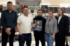 Коллектив-ОАО-Автобусный-парк-г.-Гродно-посетил-презентацию-издания-Наш-президент6-2