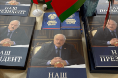 Коллектив-ОАО-Автобусный-парк-г.-Гродно-посетил-презентацию-издания-Наш-президент7-2
