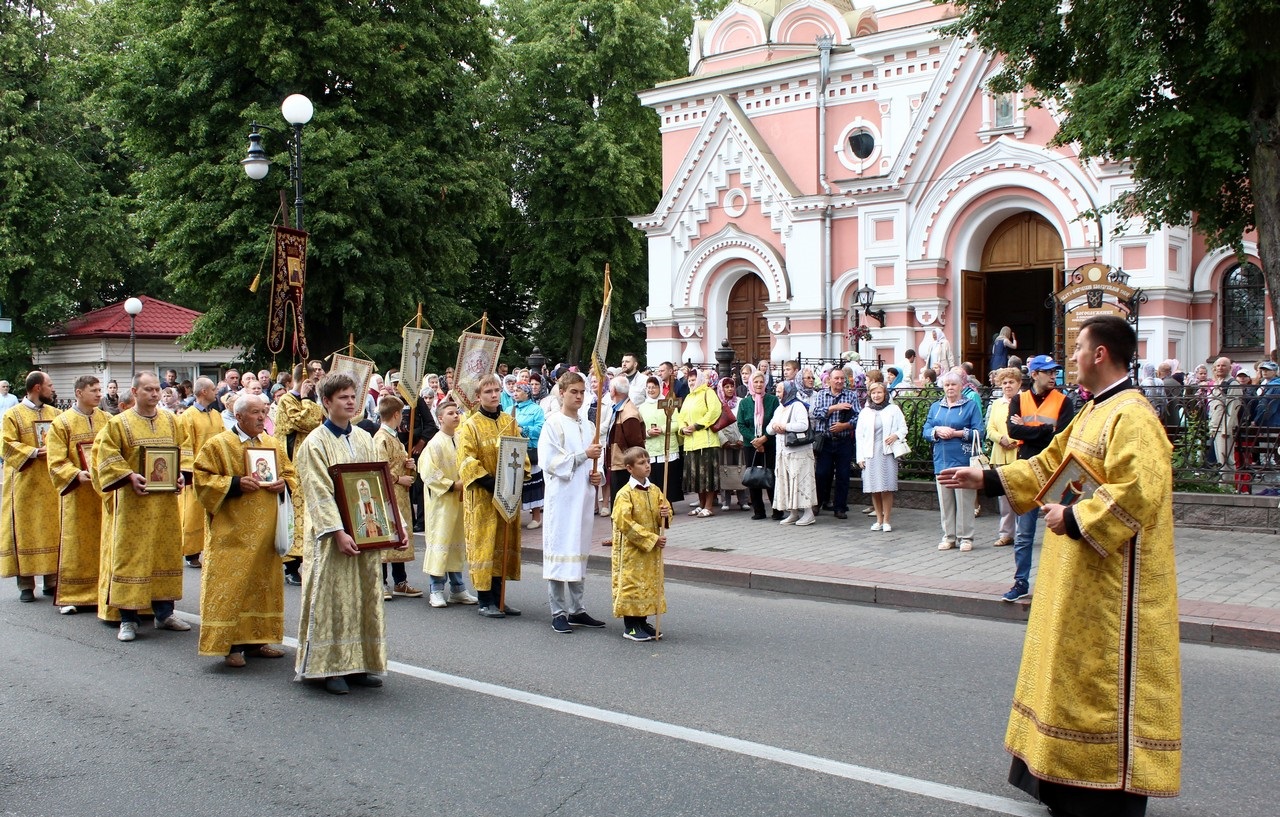 Ограничение движения по пешеходной и проезжей части улиц города Гродно в связи с проведением шествия (крестного хода) 26.05.2024