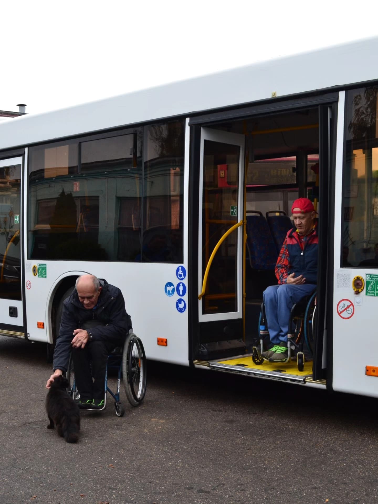 В Автобусном парке Гродно прошло обучение водителей автобусов и троллейбусов правилам безопасного сопровождения пассажиров-инвалидов